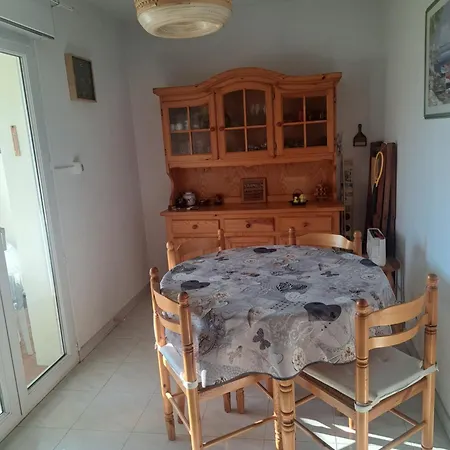 2 Pieces Terrasse 39m2 A 500m De La 아파트 르 라방두