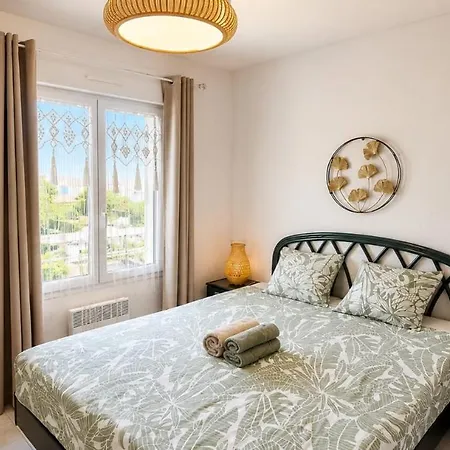 Appartement 2 Pièces Terrasse 39m2 à 500m De La Le Lavandou